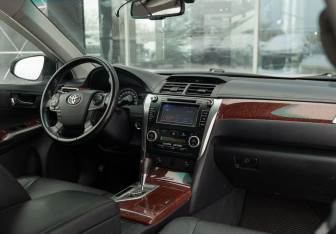 Подержанный автомобиль Toyota Camry Sedan 2014 года (10 фото)