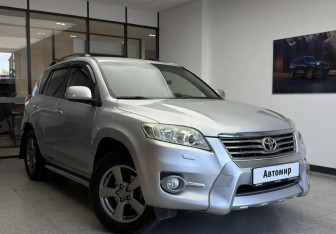 Подержанный автомобиль Toyota RAV4 2012 года (3 фото)