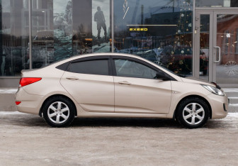 Подержанный автомобиль Hyundai Solaris Sedan 2011 года (4 фото)