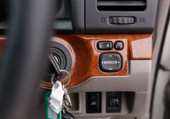 Подержанный автомобиль Toyota Mark II Sedan 2002 года (17 фото)