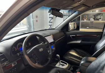 Подержанный автомобиль Hyundai Santa Fe 2009 года (11 фото)