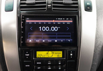 Подержанный автомобиль Hyundai Tucson 2008 года (14 фото)