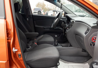 Подержанный автомобиль Kia Rio Hatchback 2009 года (21 фото)