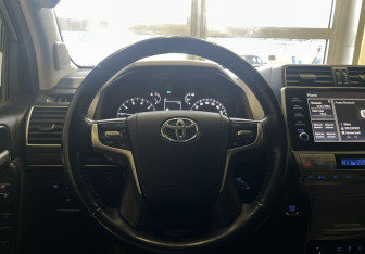Подержанный автомобиль Toyota Land Cruiser Prado 2021 года (13 фото)