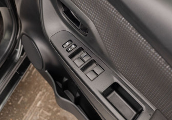 Подержанный автомобиль Toyota Vitz 2019 года (17 фото)