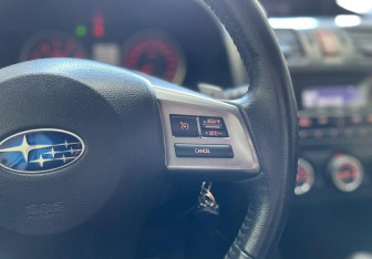 Подержанный автомобиль Subaru XV 2014 года (14 фото)