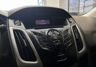 Подержанный автомобиль Ford Focus Hatchback 2012 года (12 фото)