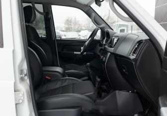 Подержанный автомобиль УАЗ Patriot 2023 года (19 фото)