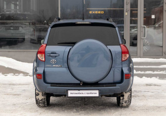 Подержанный автомобиль Toyota RAV4 2008 года (6 фото)