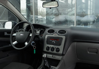 Подержанный автомобиль Ford Focus Hatchback 2011 года (10 фото)