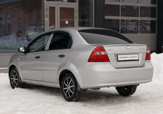 Подержанный автомобиль Chevrolet Aveo Sedan 2008 года (7 фото)