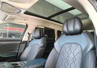 Подержанный автомобиль Voyah Free 2023 года (13 фото)