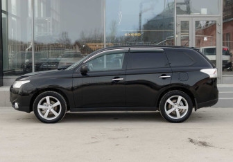 Подержанный автомобиль Mitsubishi Outlander 2012 года (8 фото)