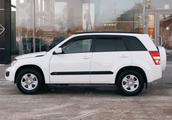Подержанный автомобиль Suzuki Grand Vitara 2013 года (8 фото)