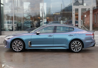 Подержанный автомобиль Kia Stinger 2018 года (8 фото)