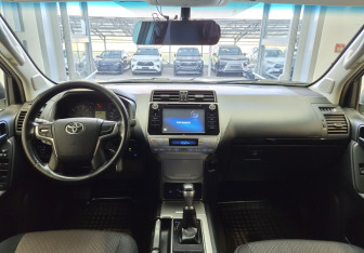 Подержанный автомобиль Toyota Land Cruiser Prado 2018 года (8 фото)