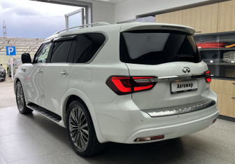 Подержанный автомобиль Infiniti QX80 2018 года (6 фото)