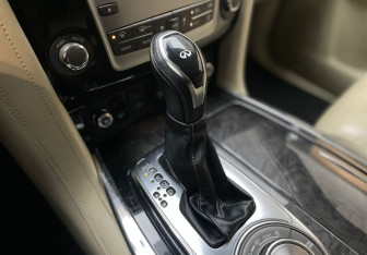 Подержанный автомобиль Infiniti QX80 2018 года (18 фото)