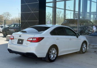 Подержанный автомобиль Subaru Legacy Sedan 2018 года (5 фото)