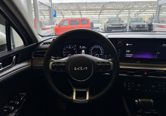 Подержанный автомобиль Kia K5 2022 года (9 фото)