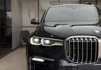 Подержанный автомобиль BMW X7 2019 года (5 фото)