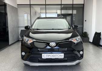 Подержанный автомобиль Toyota RAV4 2017 года (2 фото)