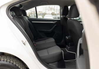 Подержанный автомобиль Skoda Octavia Liftback 2015 года (18 фото)