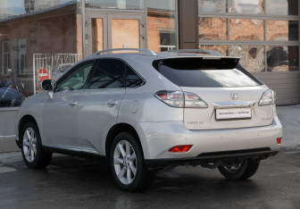 Подержанный автомобиль Lexus RX 2009 года (7 фото)