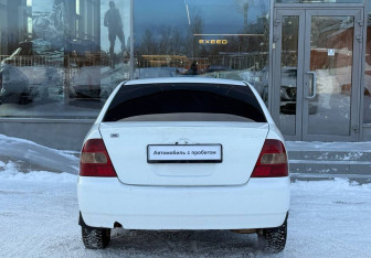 Подержанный автомобиль Toyota Corolla Sedan 2002 года (6 фото)