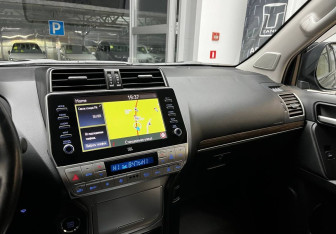 Подержанный автомобиль Toyota Land Cruiser Prado 2022 года (13 фото)
