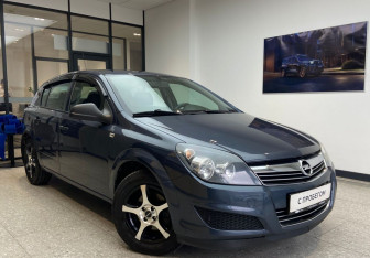 Подержанный автомобиль Opel Astra Hatchback 2011 года (3 фото)