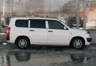 Подержанный автомобиль Toyota Probox 2008 года (4 фото)