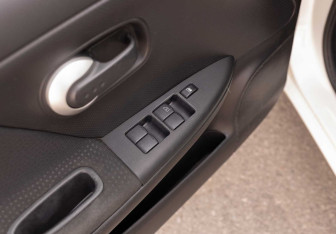 Подержанный автомобиль Nissan Note 2012 года (16 фото)