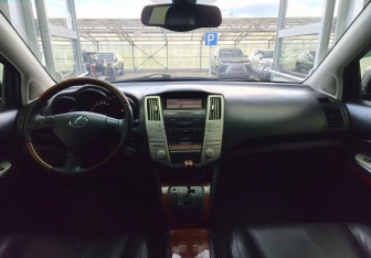 Подержанный автомобиль Lexus RX 2004 года (8 фото)
