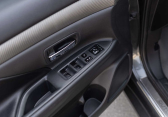 Подержанный автомобиль Mitsubishi Outlander 2014 года (17 фото)