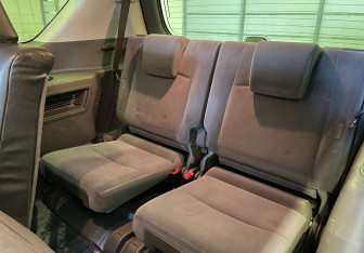 Подержанный автомобиль Toyota Land Cruiser Prado 2010 года (12 фото)