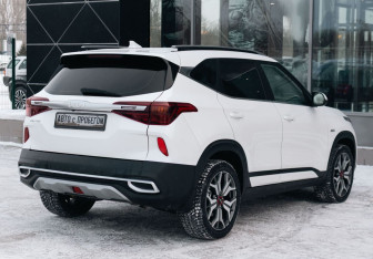 Подержанный автомобиль Kia Seltos 2022 года (5 фото)