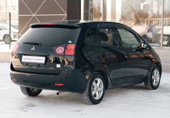 Подержанный автомобиль Mitsubishi Colt Wagon 2006 года (5 фото)