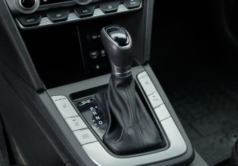 Подержанный автомобиль Hyundai Elantra Sedan 2019 года (15 фото)