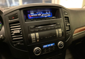 Подержанный автомобиль Mitsubishi Pajero 2006 года (12 фото)