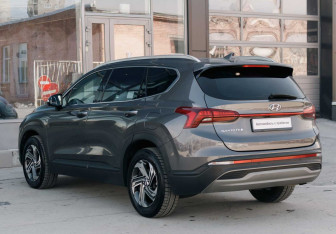 Подержанный автомобиль Hyundai Santa Fe 2021 года (7 фото)