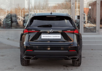 Подержанный автомобиль Lexus NX 2020 года (6 фото)