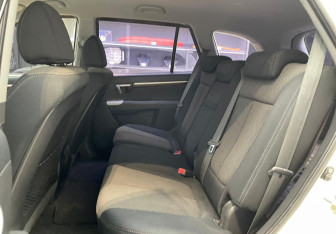 Подержанный автомобиль Hyundai Santa Fe 2009 года (9 фото)