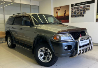 Подержанный автомобиль Mitsubishi Montero Sport 2001 года (4 фото)