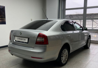 Подержанный автомобиль Skoda Octavia Liftback 2009 года (4 фото)