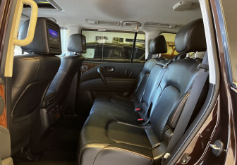 Подержанный автомобиль Nissan Patrol 2011 года (15 фото)