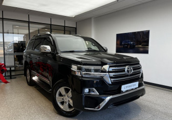 Подержанный автомобиль Toyota Land Cruiser Suv 2014 года (3 фото)