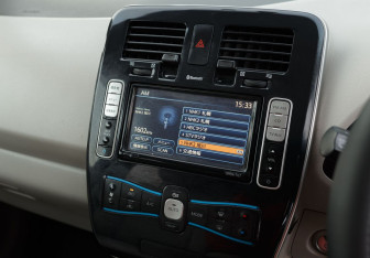 Подержанный автомобиль Nissan Leaf 2011 года (15 фото)