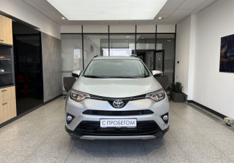 Подержанный автомобиль Toyota RAV4 2018 года (2 фото)