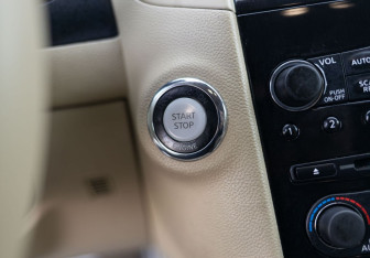 Подержанный автомобиль Infiniti FX 2008 года (16 фото)